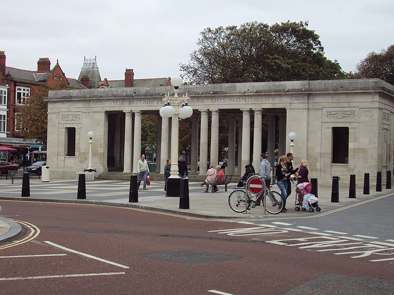 File:Columns, Southport Monument 1.JPG