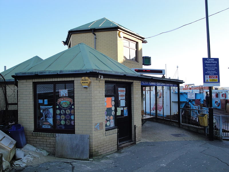 File:Cowes Floating Bridge waiting area.JPG