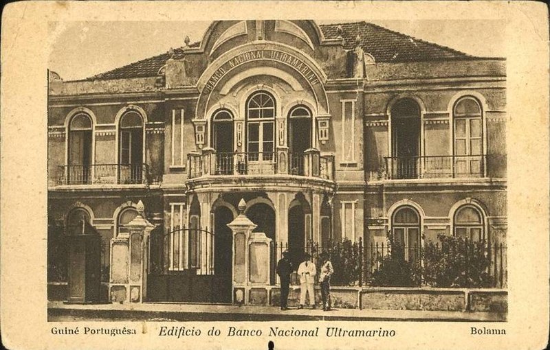 File:DC - Broscheck - Guiné Portuguesa - Edifício do Banco Nacional Ultramarino - Bolama.jpg