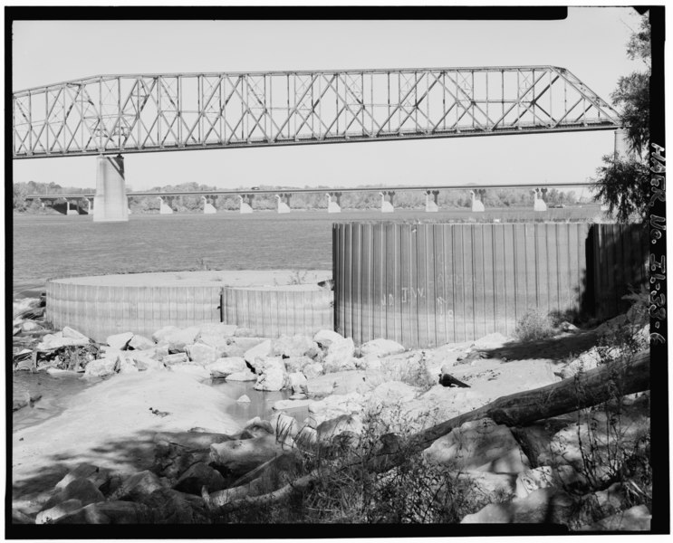 File:DETAIL VIEW OF LOW-WATER DAM SHEET PILE CELLS, LOOKING NORTH (UPSTREAM) - Upper Mississippi River 9-Foot Channel Project, Lock and Dam 27, Granite City, Madison County, IL HAER ILL,60-GRACI,2-6.tif
