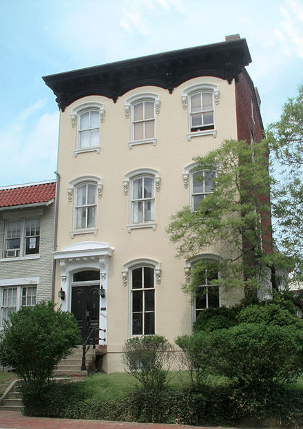 Former home to ΔΦΕ at 3401 Prospect Street, N.W.