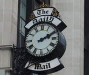Часы Daily Mail, крупным планом.png