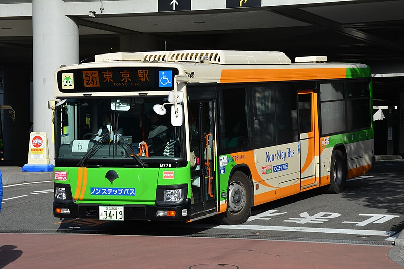 File:Day 3 - bus (46722337961).jpg