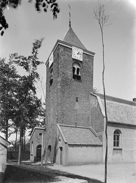 File:De kerktoren vanuit het zuidwesten - Bunnik - 20045000 - RCE.jpg