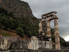 Delphi, Tholos 2015-09 (1).jpg