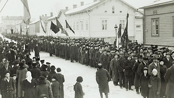 A demonstration in Turku in March 1917.