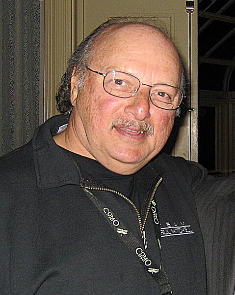 File:Dennis Franz (23845357384).jpg