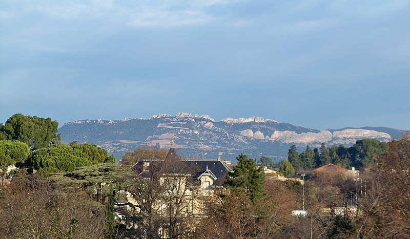 File:Dentelles vue de Carpentras.JPG