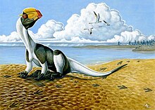 Восстановленный облик дилофозавра в «птичьей» позе отдыха, основанной на отпечатке из St. George Dinosaur Discovery Site[en], штат Юта