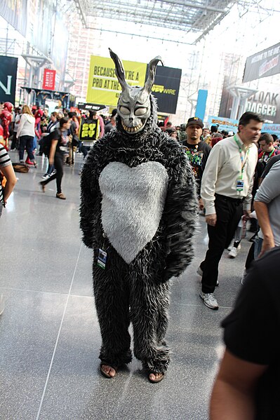 File:Donnie Darko Cosplay at NYCC 2017.jpg