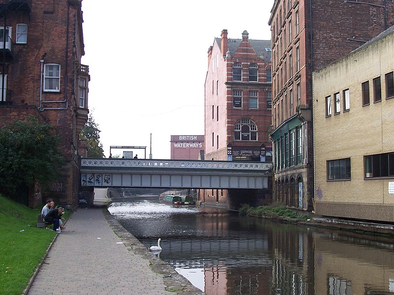 File:Downtown canal - panoramio.jpg