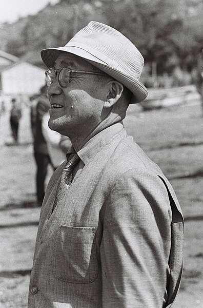 Eiji Tsuburaya is credited as the creator of Tokusatsu. Photographed by Yoshikatsu Kanno on the Miura Peninsula, Kanagawa Prefecture in March 1960.