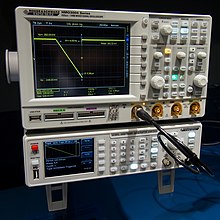 digitální osciloskop a funkční generátor