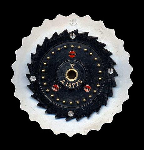 Enigma-rotor-pin-contacts.jpg