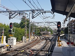 L'estació s'ubica just a la bifurcació cap a Sabadell i Terrassa