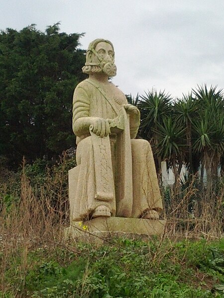 File:Estatua porto do son.jpg