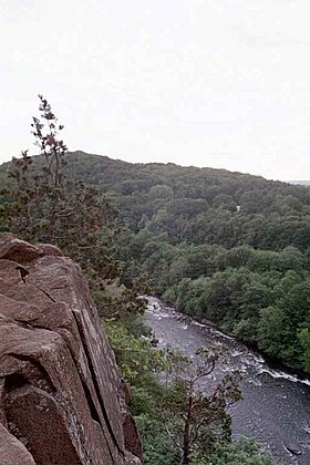 Vue des gorges de la rivière Farmington depuis Hatchett Hill.