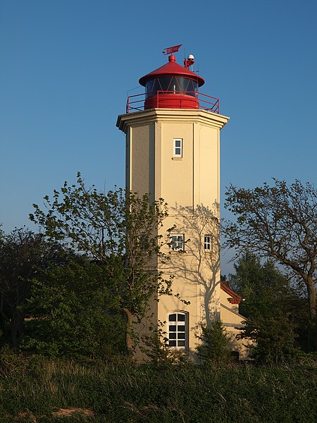 File:Fehmarn lighthouse Westermarkelsdorf 01.jpg