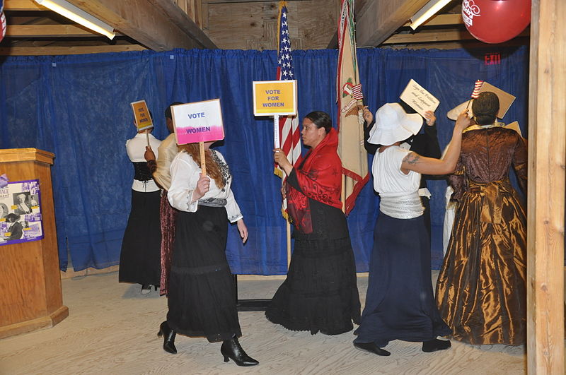 File:Female soldiers honor Women's Suffrage Day 130824-A-NX007-001.jpg