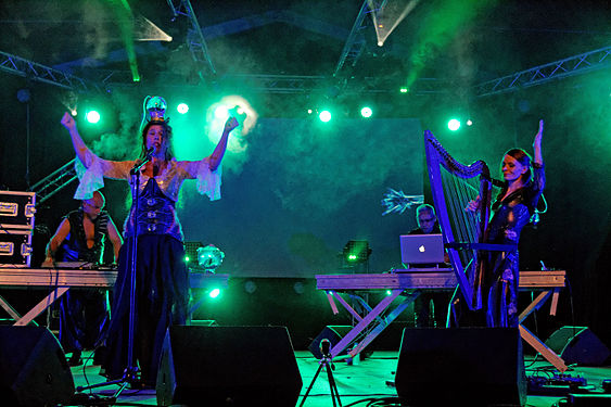 Arneo en concert à Quimper lors du festival de Cornouaille dans le Finistère, France, le 25 juillet 2014.