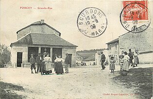 Forcey carte postale La place vers 1908.jpg