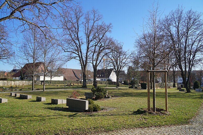 File:Friedhof Altdorf, Landkreis Böblingen 14.jpg