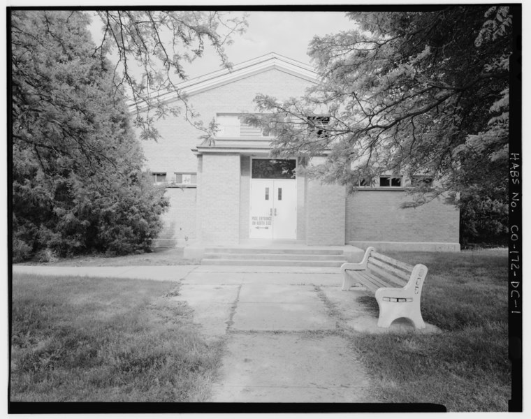 File:Front (west side) entrance bay - Fitzsimons General Hospital, Swimming Pool, Southeast corner of East Nineteenth Place (formerly East McAfee Avenue) and Wheeling Street (formerly HABS COLO,1-AUR,2DC-1.tif