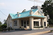 An early 20th-century filling station on Fifth Street Gas Station, Fifth Street Historic District, Lynchburg, Virginia, United States, 2011.JPG