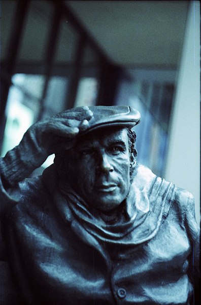 File:Glenngould-statue-toronto.jpg