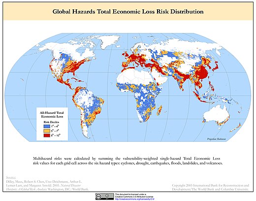 Totale economische kost van het risico op 6 soorten milieurampen: aardbevingen, aardverschuivingen, cyclonen, droogtes, overstromingen en vulkanen.