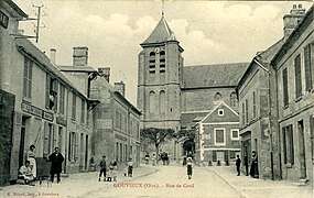 La rue de Creil et l'église.
