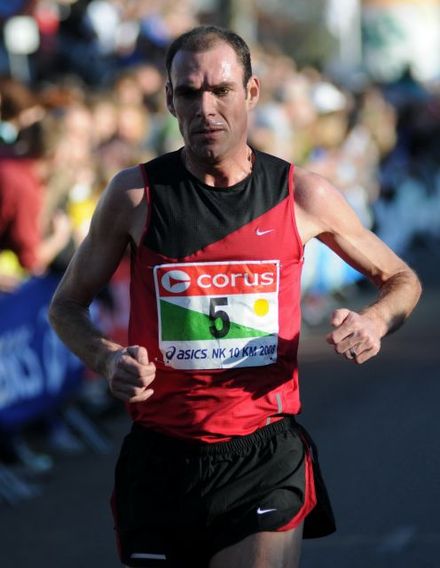 Dutch runner Greg van Hest won in 1999 but the course was considered short. Greg van hest.jpg