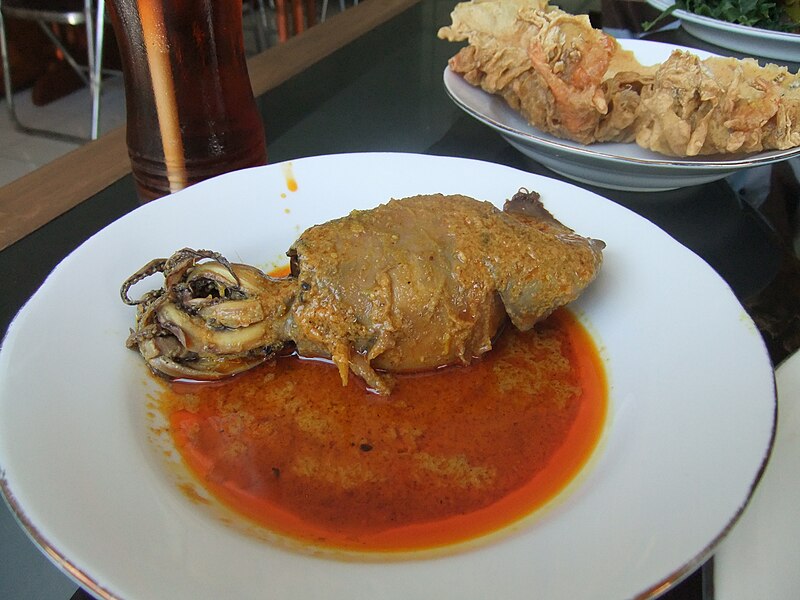 File:Gulai sotong isi telur restoran Padang.JPG