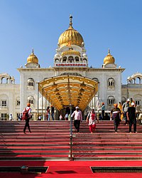 Gurudwara Bangla Sahib in New Delhi: outside