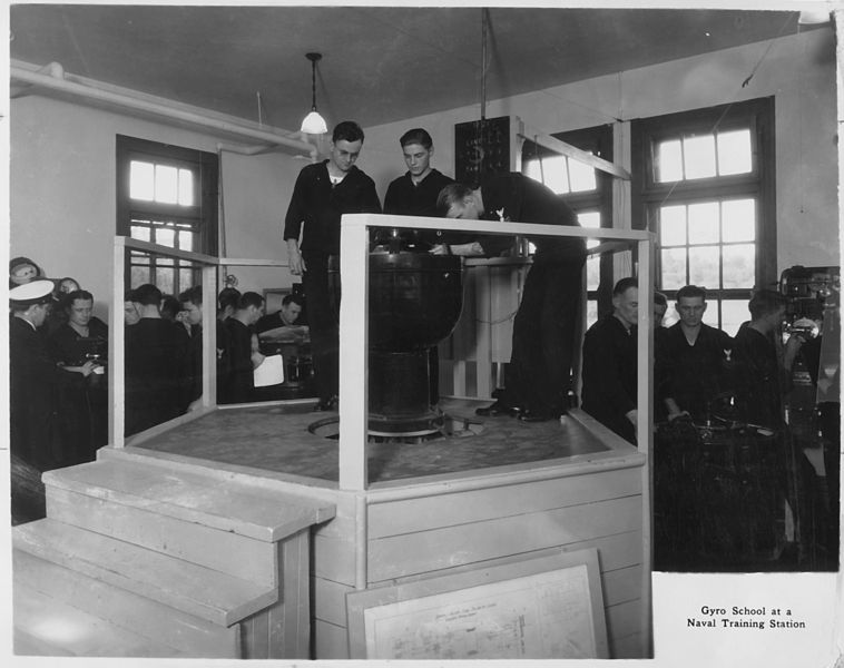 File:Gyro School at U.S. Naval Training Station, San Diego, California. - NARA - 295562.jpg