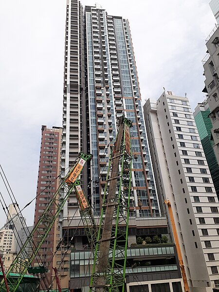 File:HK Central footbridge view April 2021 SS2 05.jpg