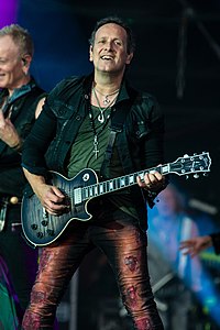 people_wikipedia_image_from Vivian Campbell