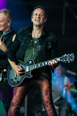 Campbell with Def Leppard in 2019.