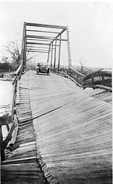 Henleyville Bridge c1920.jpg