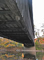 Hillsgrove Covered Bridge embaixo da ponte editar sh.jpg