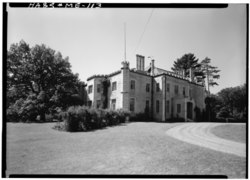 Průzkum historických amerických budov Gerda Peterich, fotografka září 1962 SEVERNÍ (PŘEDNÍ) A VÝCHODNÍ VÝCHODY - Oaklands, jižní konec Drážďanské ulice, západní strana řeky Kennebec HABS ME, 6-GARD, 1-2.tif