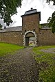 Porta fortificada de la masia construïda sobre les fundacions del castell del 1163 derrocat el 1827[3]