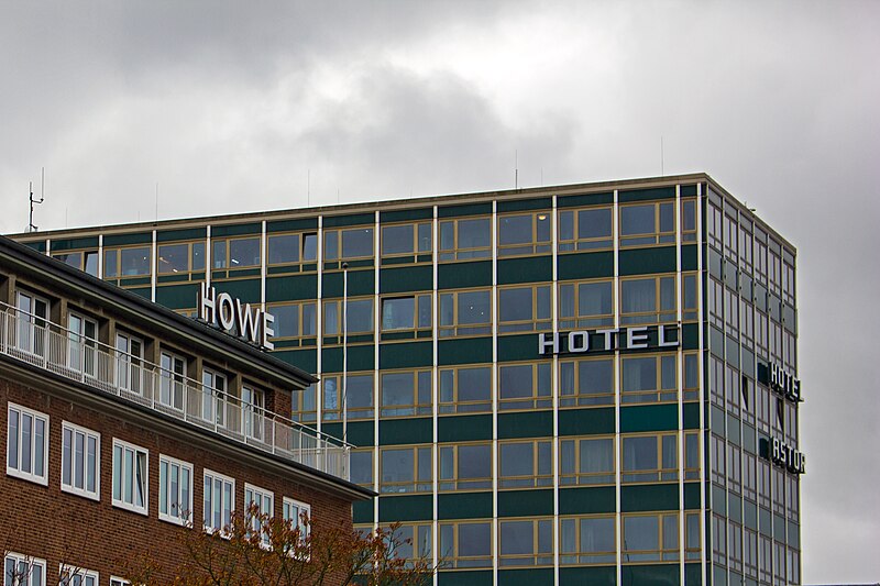 File:Howe Haus, Hotel Astor (Kiel) (53328772201).jpg