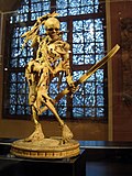 Изложба в замъка Амбрас (Австрия). Скелет, изобразен в стойка, силно наподобяваща танц. Счита се че е творба от Ханс Лайнбергер, в инвентара на замъка от 1596 г.