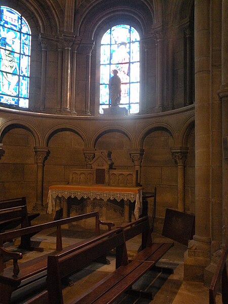 File:Interior of Collégiale Notre-Dame de Poissy 14.JPG