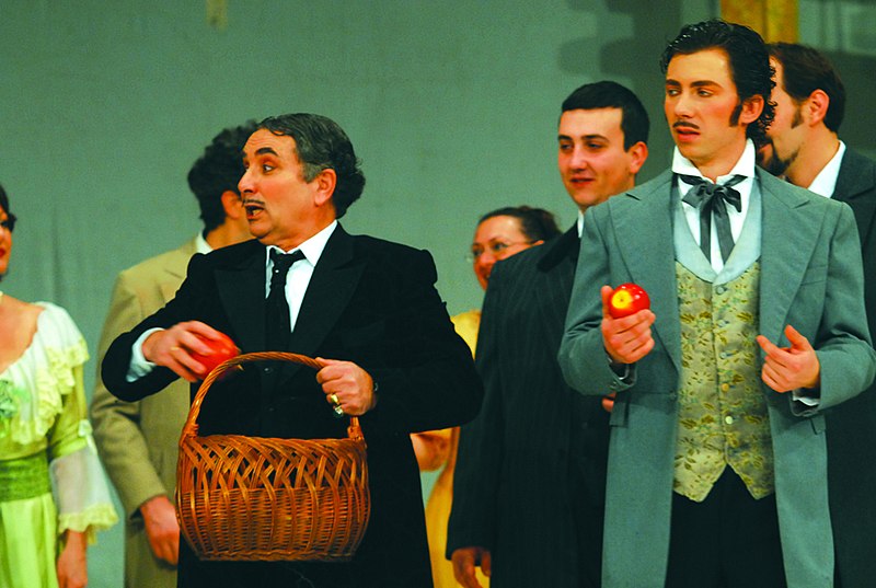 File:Jabuka, opera, Slavoljub Kocić, Branislav Cvijić, foto M. Polzović.jpg