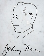 Autorretrato y firma de Johnny Mercer en su tumba en el Cementerio Bonaventure, de Savannah