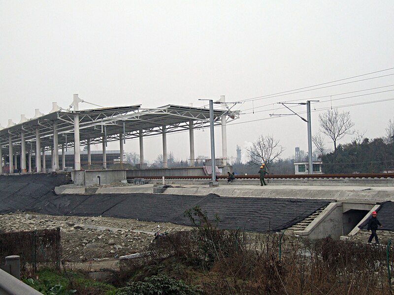 File:Juyuan Station, Chengdu-Dujiangyan Railway, 2010-02-19.jpg