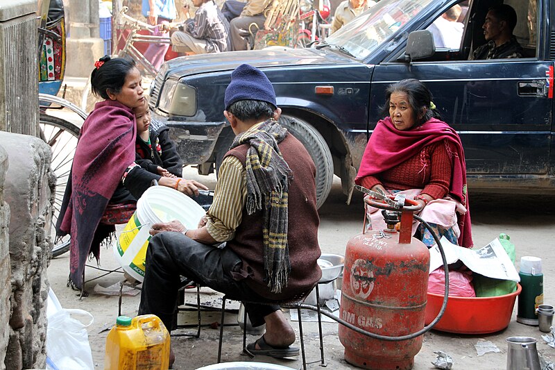 File:Kathmandu-Strassenhandel-44-Garkueche-2013-gje.jpg