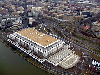 El Centro Kennedy visto desde el aire. Se puede ver el Hotel Watergate a la izquierda
